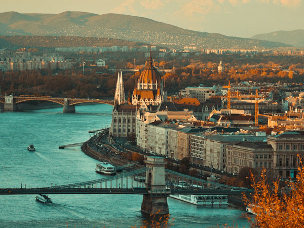 4iG completes buy of Vodafone Hungary 