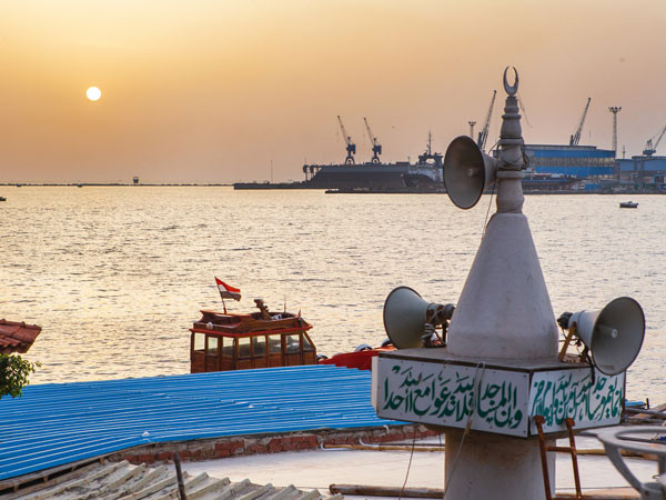 Telecom Egypt to extend Red2Med system to Taba with petabit link