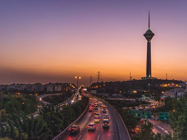 TIC and Omantel to develop Iran-Oman data transit corridor